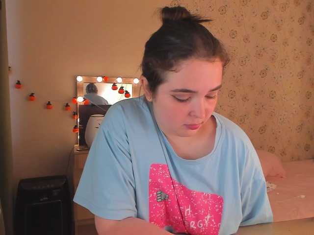 Alicenextdoor live webcam show