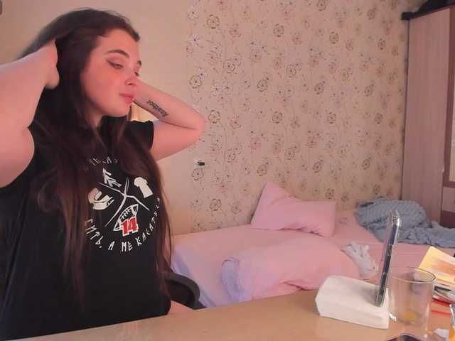 Alicenextdoor live cam on BongaCams