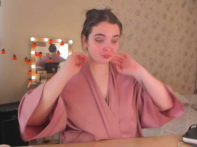 le modèle Alicenextdoor est en webcam porno dans un show sur le site bongacams, il possède les tags suivants: White/Caucasian,Brunette,Shaved