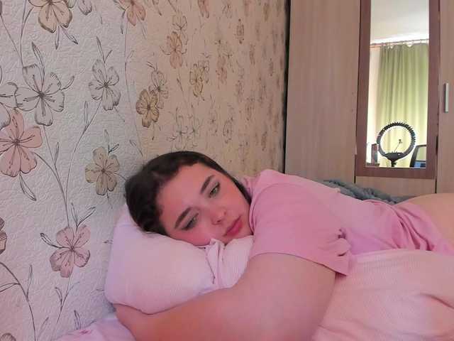 Alicenextdoor live webcam show
