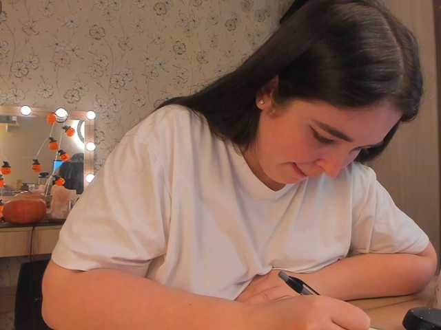 Alicenextdoor live cam on BongaCams