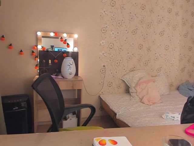 Alicenextdoor live webcam show