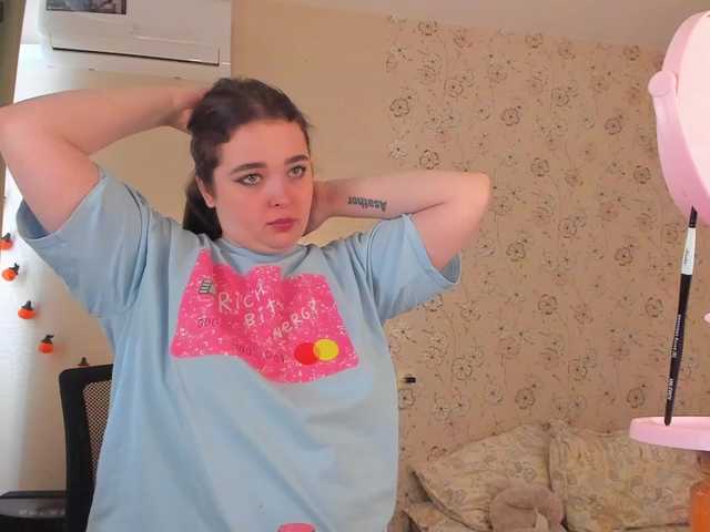 Alicenextdoor live cam on BongaCams