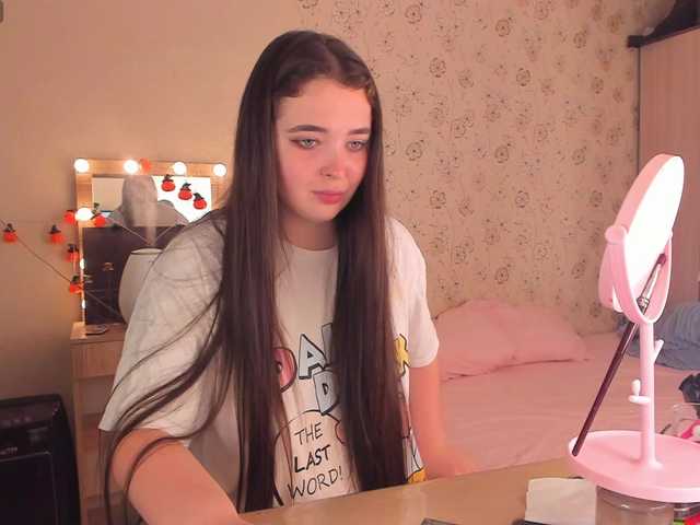 Alicenextdoor live webcam show