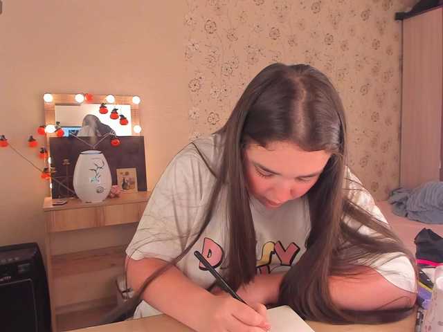 Alicenextdoor live webcam show