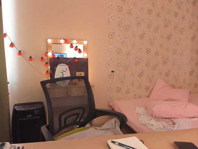 Alicenextdoor live webcam show