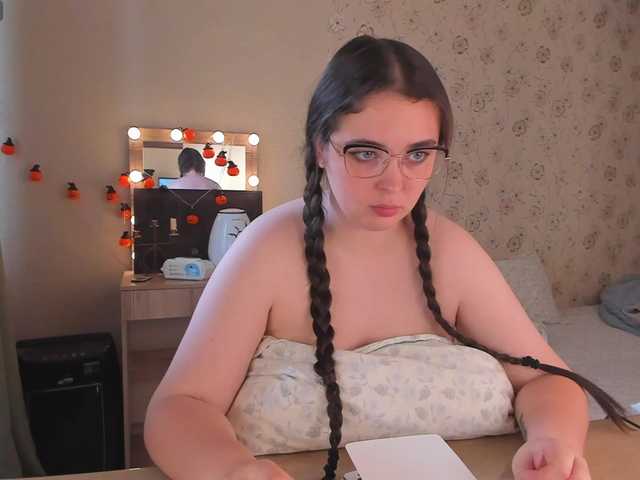 Alicenextdoor live webcam show