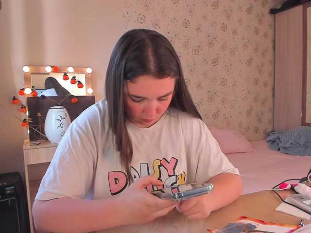 Alicenextdoor live webcam show