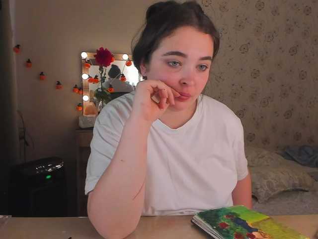 Alicenextdoor live cam