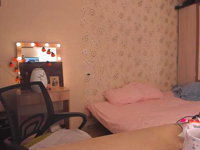 Alicenextdoor live webcam show