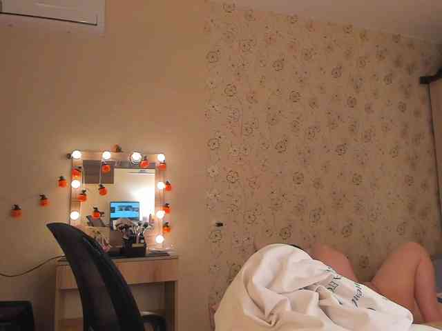 Alicenextdoor webcam