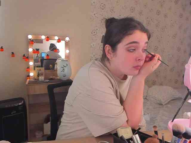 Alicenextdoor webcam