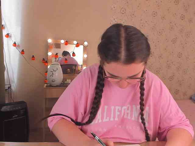 Alicenextdoor webcam