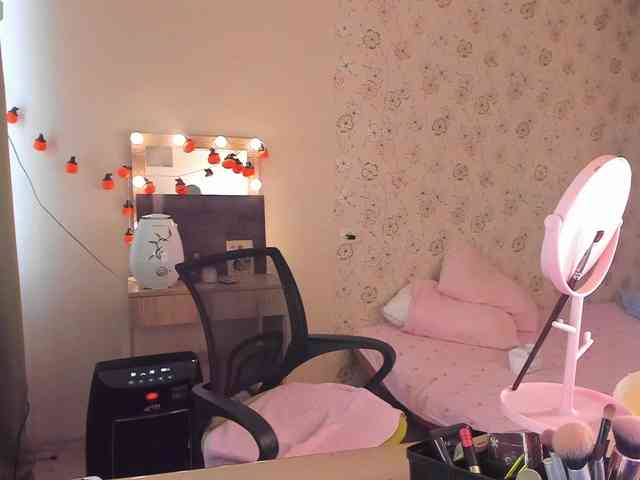 Alicenextdoor webcam