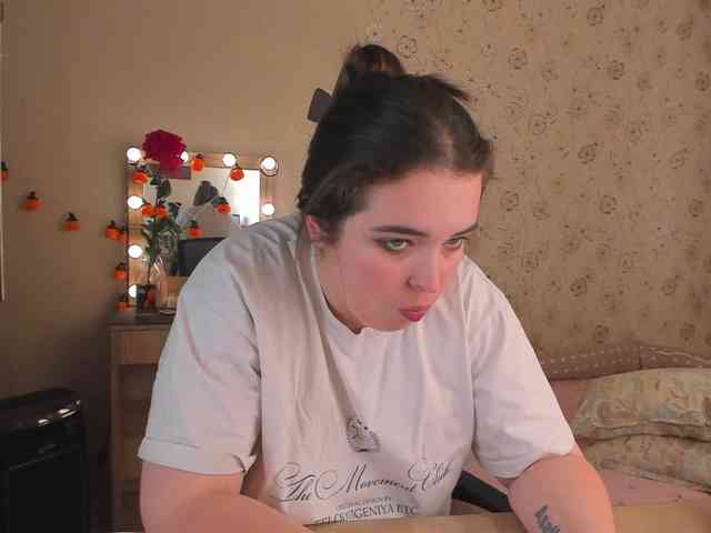 Alicenextdoor webcam