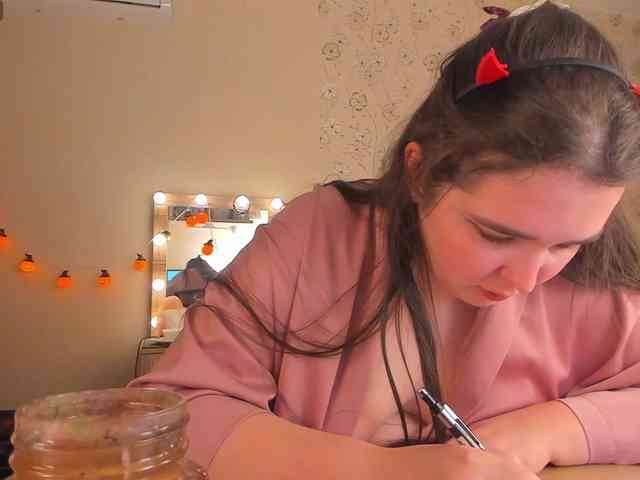 Alicenextdoor webcam