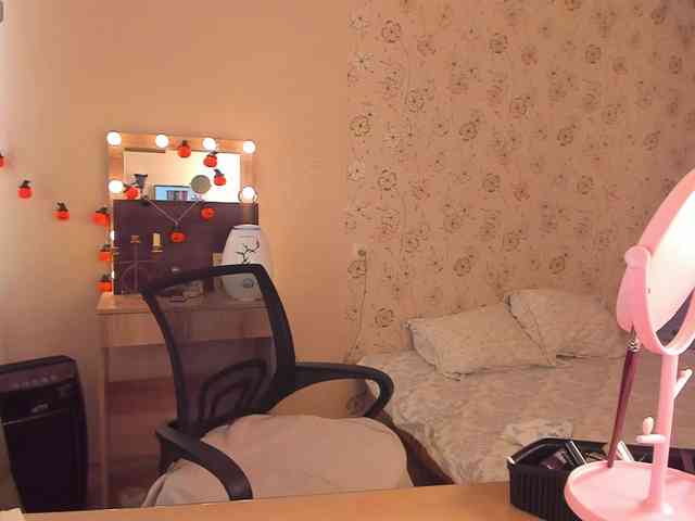 Alicenextdoor webcam