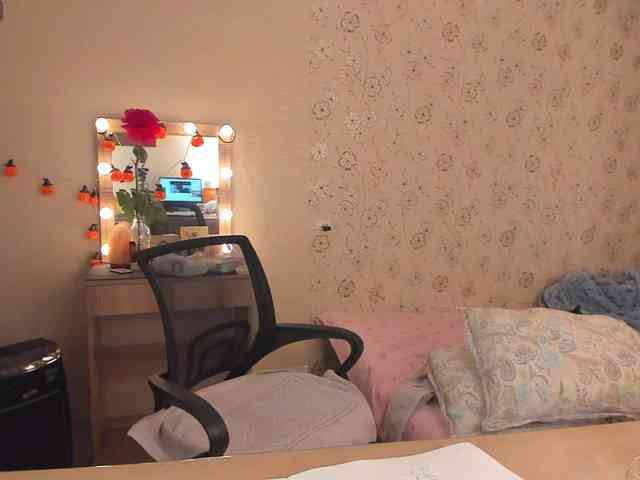 Alicenextdoor webcam