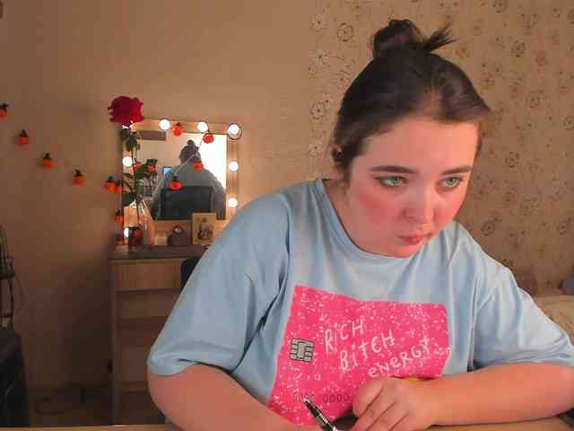 Alicenextdoor webcam