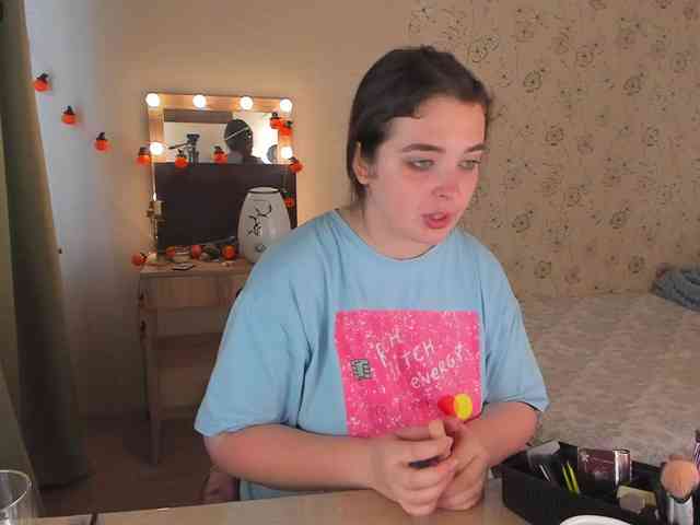 Alicenextdoor webcam