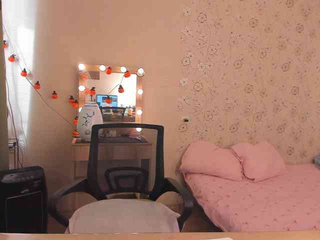 Alicenextdoor webcam