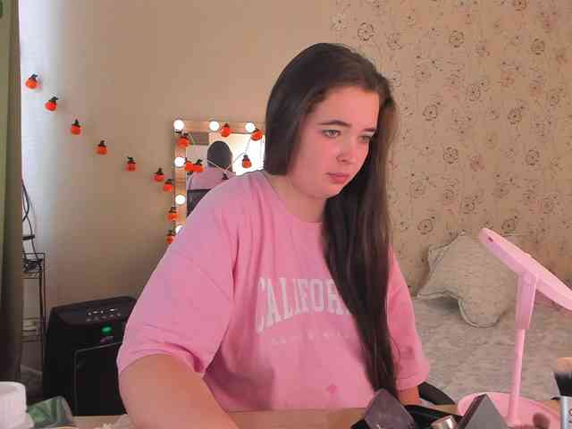 Alicenextdoor webcam
