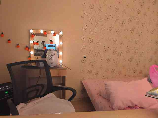 Alicenextdoor webcam