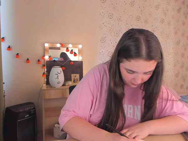 Alicenextdoor webcam