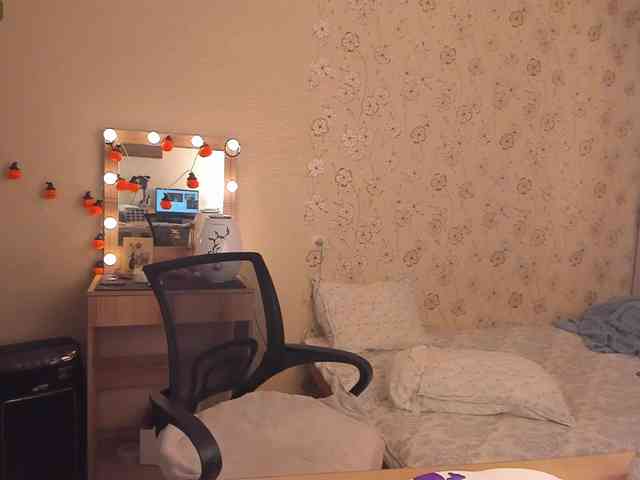 Alicenextdoor webcam