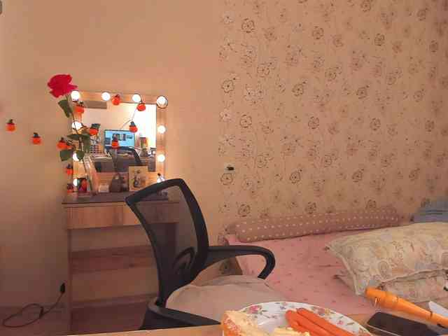 Alicenextdoor webcam