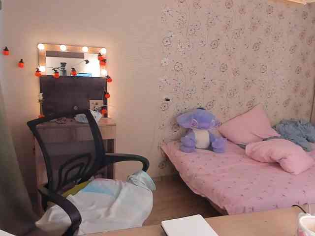 Alicenextdoor webcam