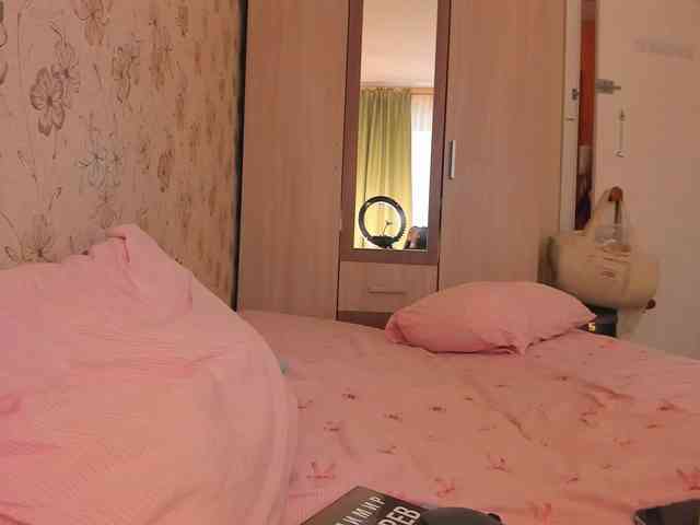 Alicenextdoor webcam