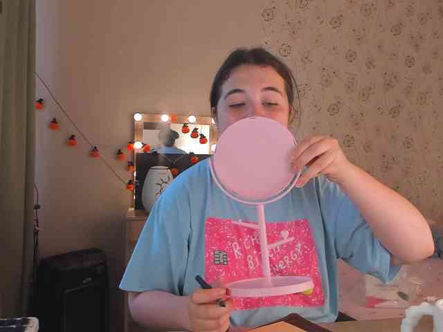 Alicenextdoor webcam