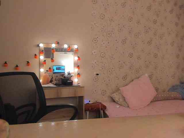 Alicenextdoor webcam