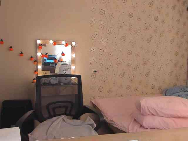 Alicenextdoor webcam