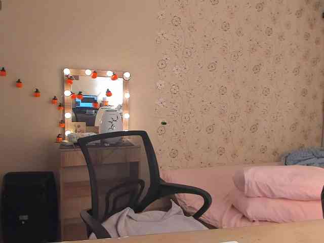 Alicenextdoor