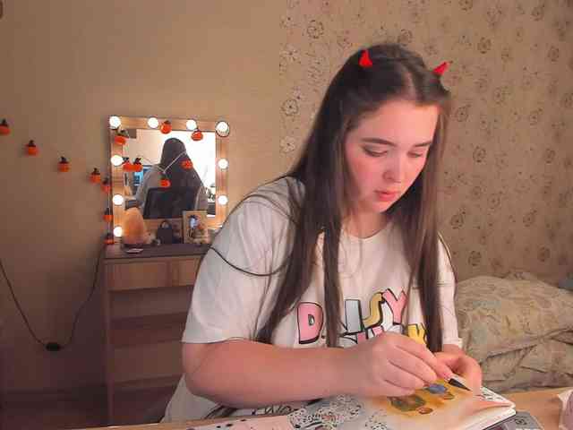 Alicenextdoor webcam