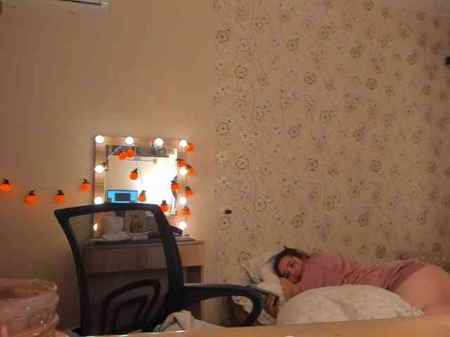 Alicenextdoor webcam