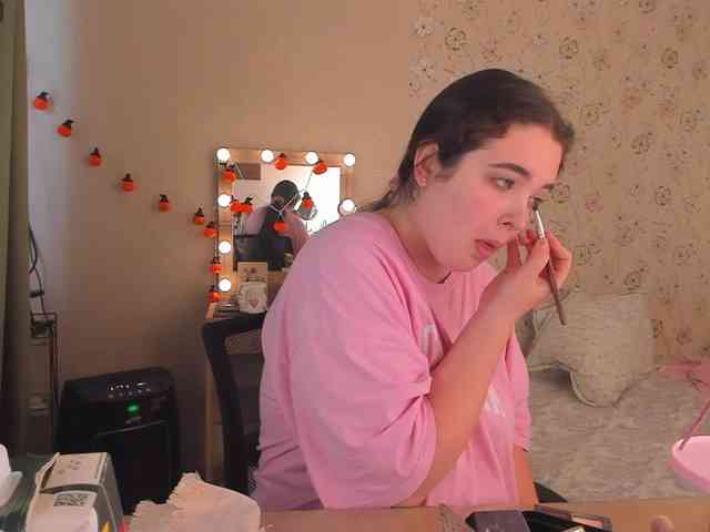 Alicenextdoor webcam