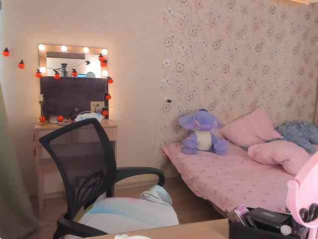 Alicenextdoor webcam
