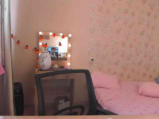 Alicenextdoor webcam