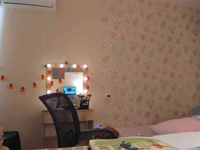 Alicenextdoor webcam