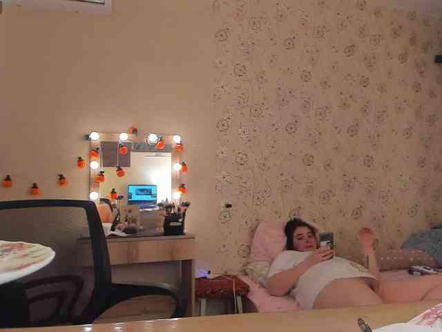 Alicenextdoor webcam