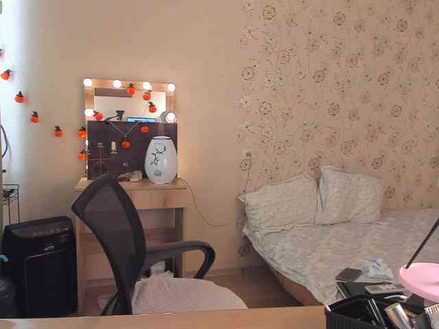 Alicenextdoor webcam