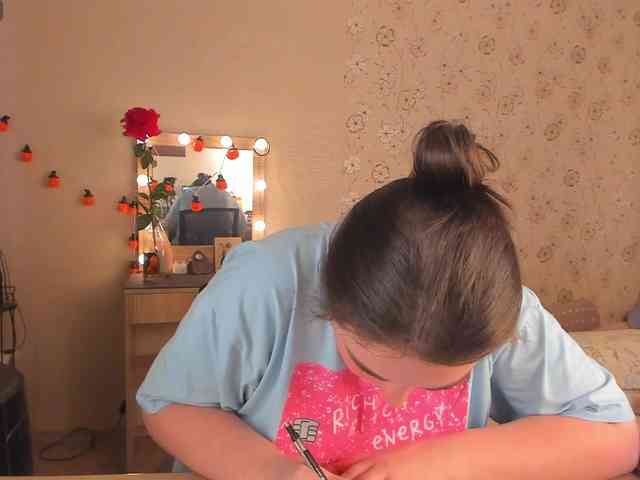 Alicenextdoor webcam