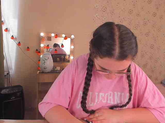 Alicenextdoor webcam