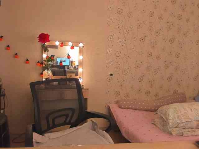 Alicenextdoor webcam