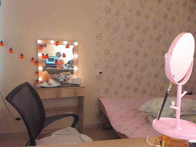 Alicenextdoor webcam
