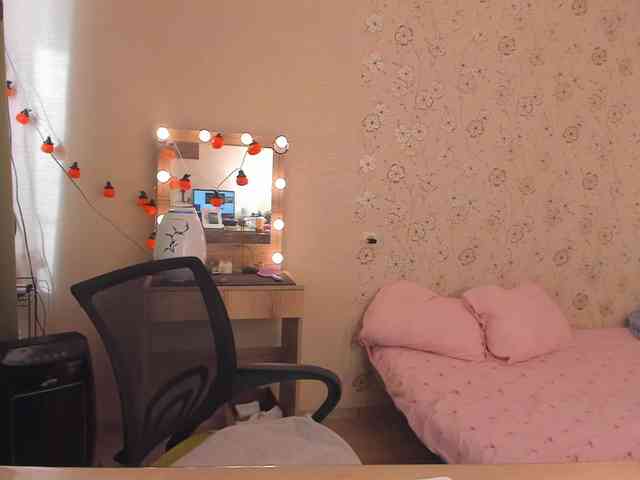 Alicenextdoor webcam