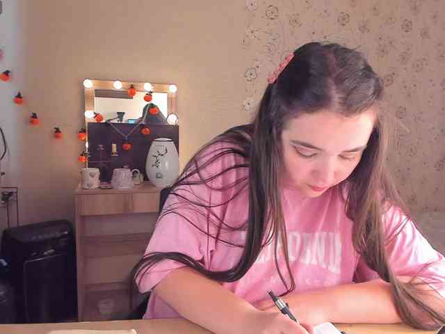 Alicenextdoor webcam